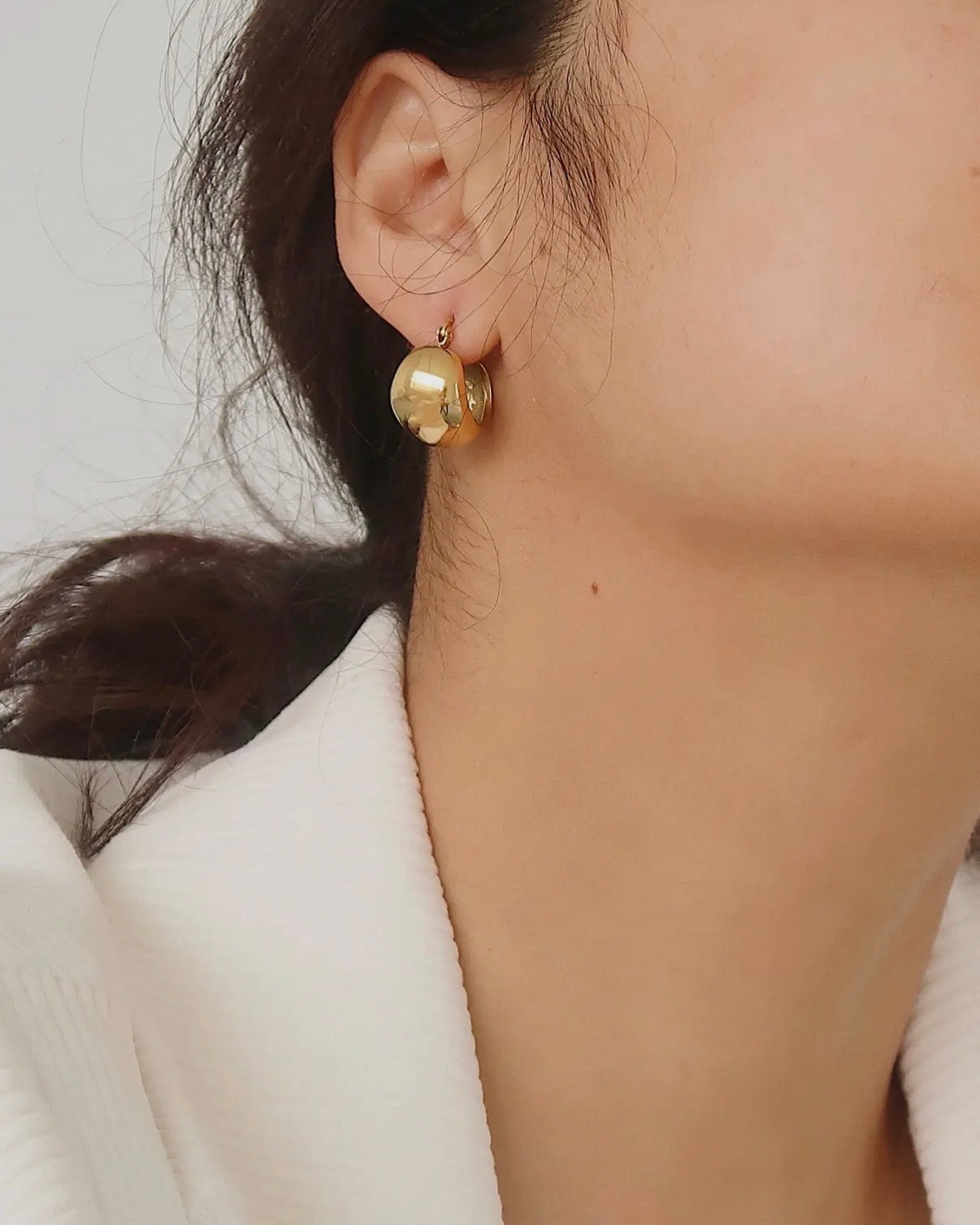 Amelie 18K Gold Non-Tarnish Classic Round Huggie Earring