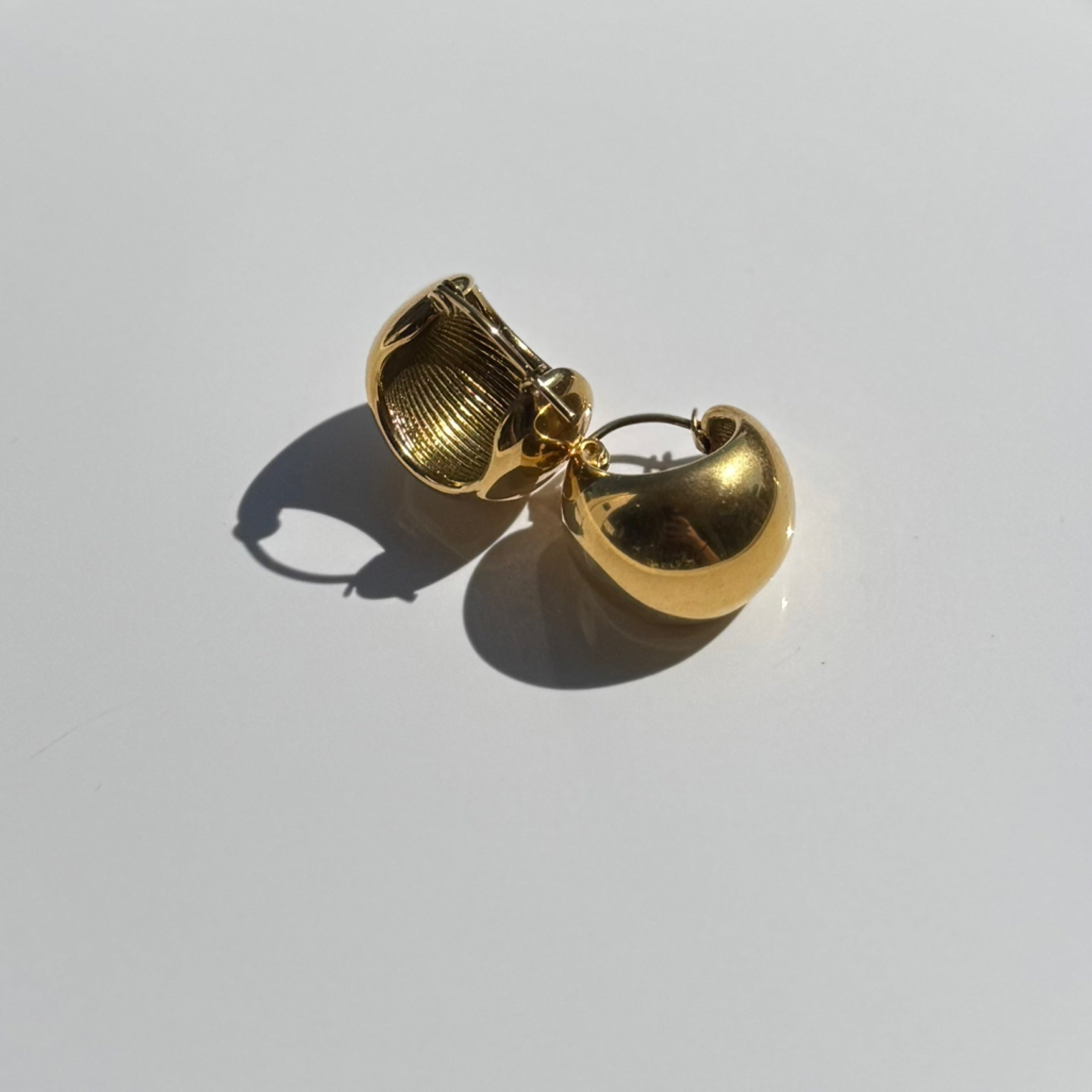 Amelie 18K Gold Non-Tarnish Classic Round Huggie Earring